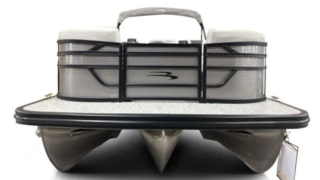 Slide: The Image of Bennington S Swingback 22 SSB Tritoon 2026 - 3