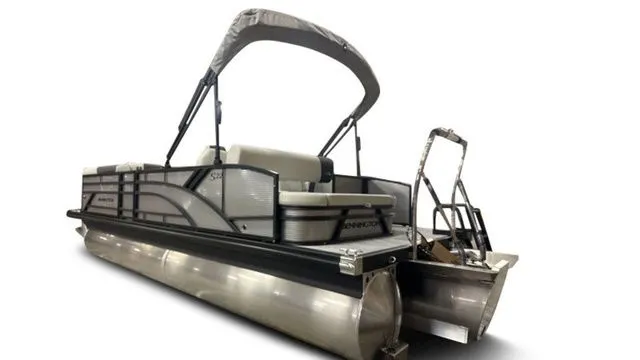 Slide: The Image of Bennington S Swingback 22 SSB Tritoon 2026 - 6