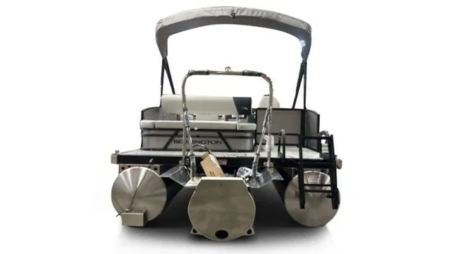 Slide: The Image of Bennington S Swingback 22 SSB Tritoon 2026 - 7