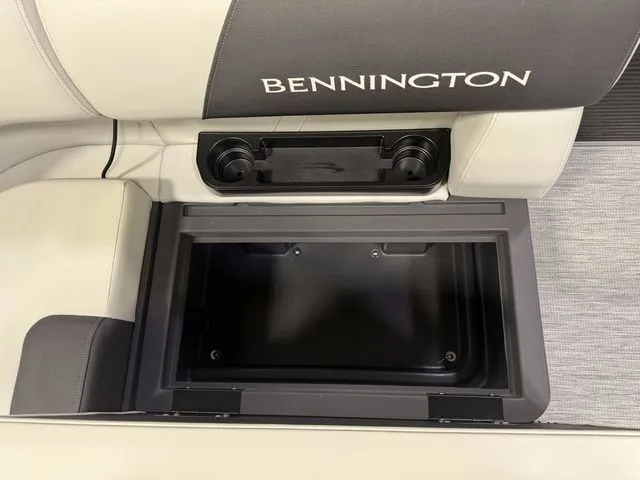 Slide: The Image of Bennington S-One Fish 22 SS Tritoon 2026 - 14