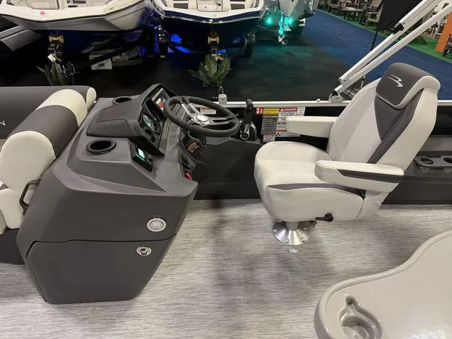 Slide: The Image of Bennington S-One Fish 22 SS Tritoon 2026 - 16