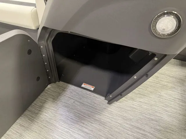 Slide: The Image of Bennington S-One Fish 22 SS Tritoon 2026 - 17