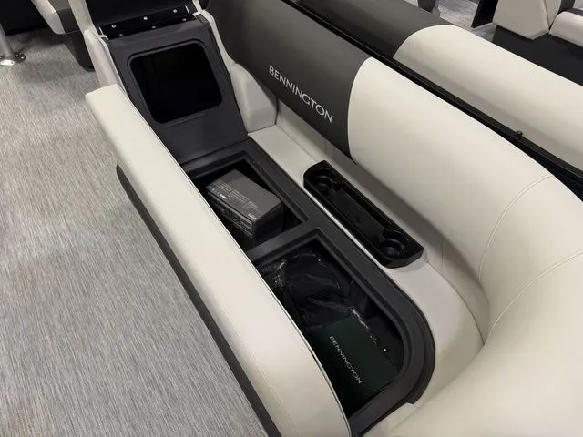 Slide: The Image of Bennington S-One Fish 22 SS Tritoon 2026 - 9