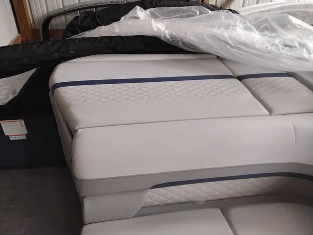 Slide: The Image of Lowe SS 210 TL 2026 - 6