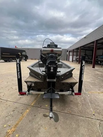 Slide: The Image of Xpress Surface Drive Bayou180cc 2026 - 4