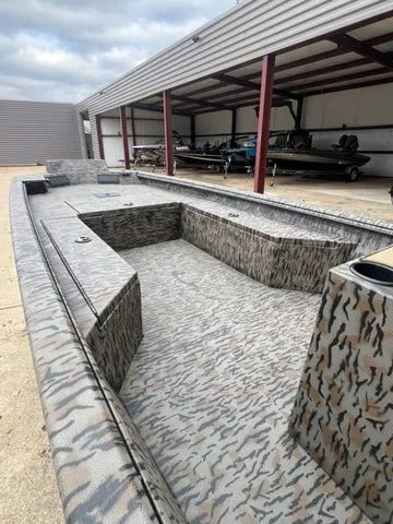 Slide: The Image of Xpress Surface Drive Bayou180cc 2026 - 7