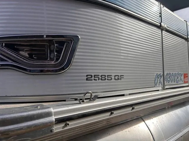 Slide: The Image of Avalon Catalina Quad Lounge 25' 2020 - 11