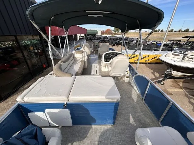 Slide: The Image of Avalon Catalina Quad Lounge 25' 2020 - 21