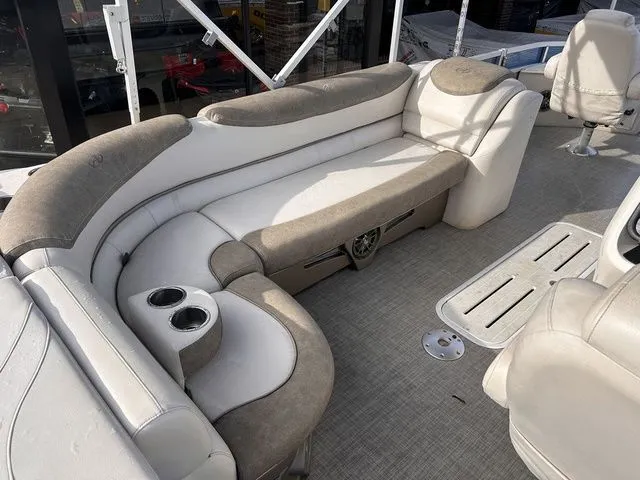 Slide: The Image of Avalon Catalina Quad Lounge 25' 2020 - 23