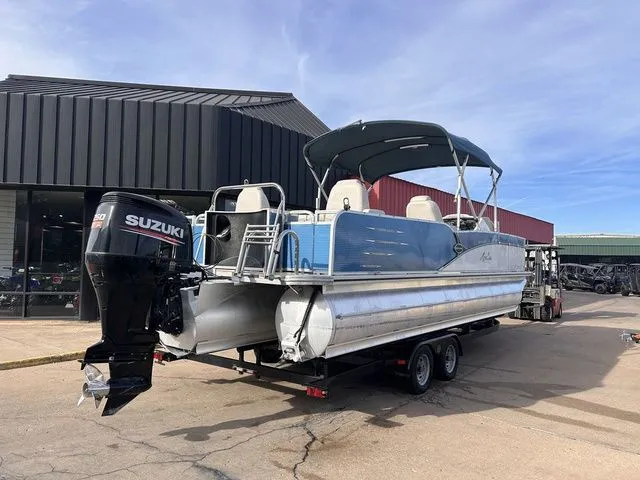 Slide: The Image of Avalon Catalina Quad Lounge 25' 2020 - 3