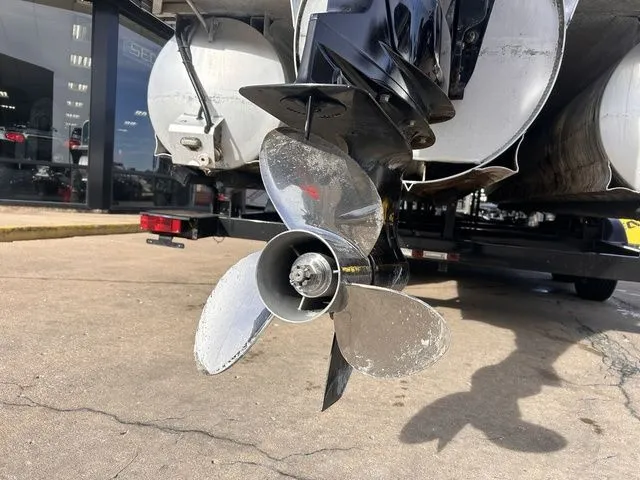 Slide: The Image of Avalon Catalina Quad Lounge 25' 2020 - 6