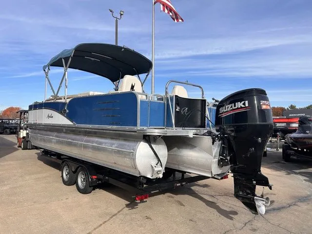 Slide: The Image of Avalon Catalina Quad Lounge 25' 2020 - 7