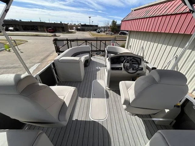 Slide: The Image of Avalon LSZ Quad Lounger 2485 2021 - 16