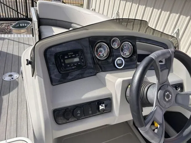 Slide: The Image of Avalon LSZ Quad Lounger 2485 2021 - 18