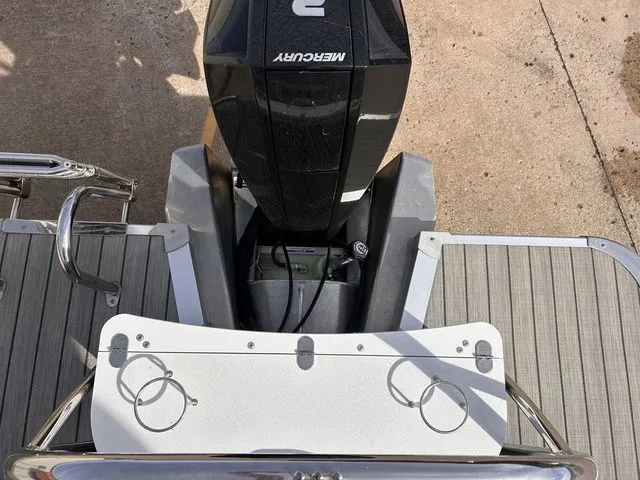 Slide: The Image of Avalon LSZ Quad Lounger 24 FT 2021 - 13