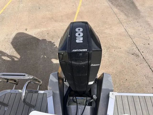 Slide: The Image of Avalon LSZ Quad Lounger 24 FT 2021 - 14