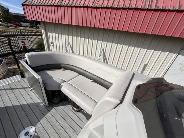 Slide: The Image of Avalon LSZ Quad Lounger 24 FT 2021 - 20