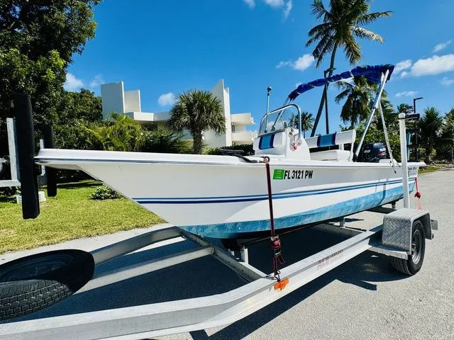 The Image of Twin Vee 17 CC 2014 - 1