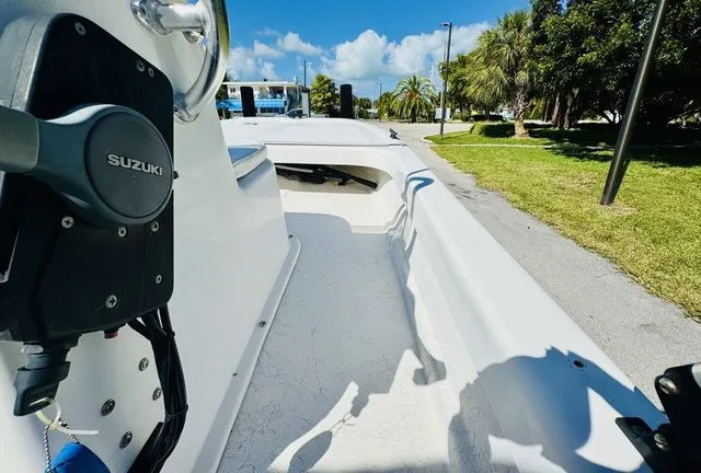 Slide: The Image of Twin Vee 17 CC 2014 - 11