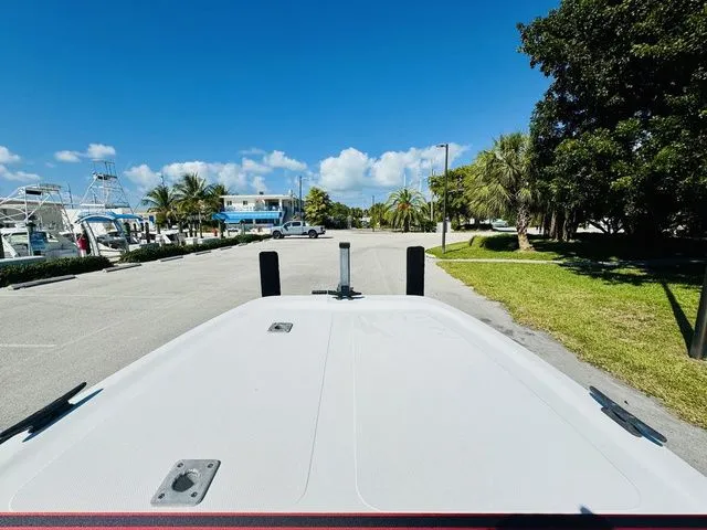 Slide: The Image of Twin Vee 17 CC 2014 - 13