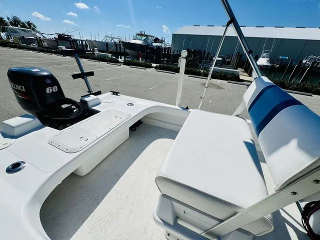 Slide: The Image of Twin Vee 17 CC 2014 - 7