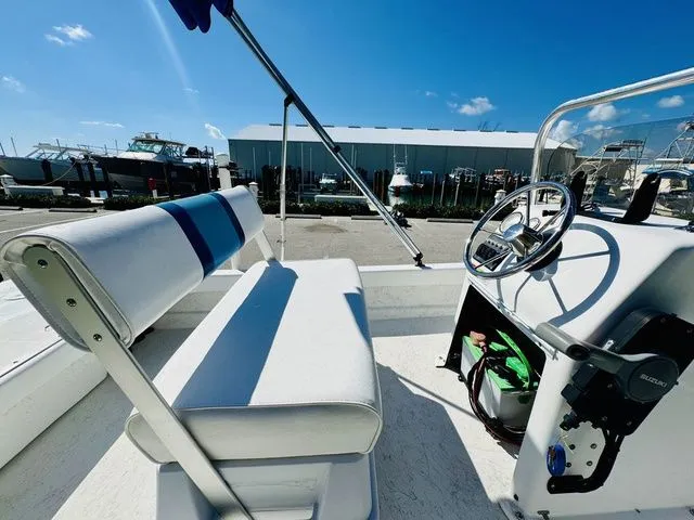 Slide: The Image of Twin Vee 17 CC 2014 - 9