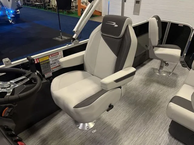 Slide: The Image of Bennington S-One Fish 22 SS Tritoon 2026 - 18