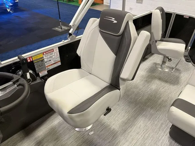 Slide: The Image of Bennington S-One Fish 22 SS Tritoon 2026 - 19