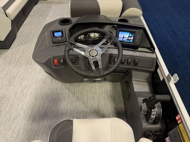 Slide: The Image of Bennington S-One Fish 22 SS Tritoon 2026 - 20