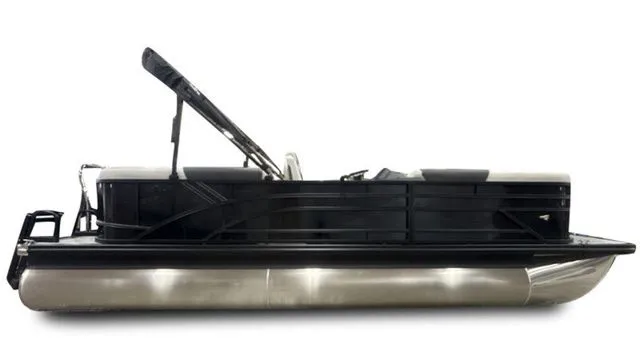 Slide: The Image of Bennington S Quad Bench 22 SSR Tritoon 2026 - 9