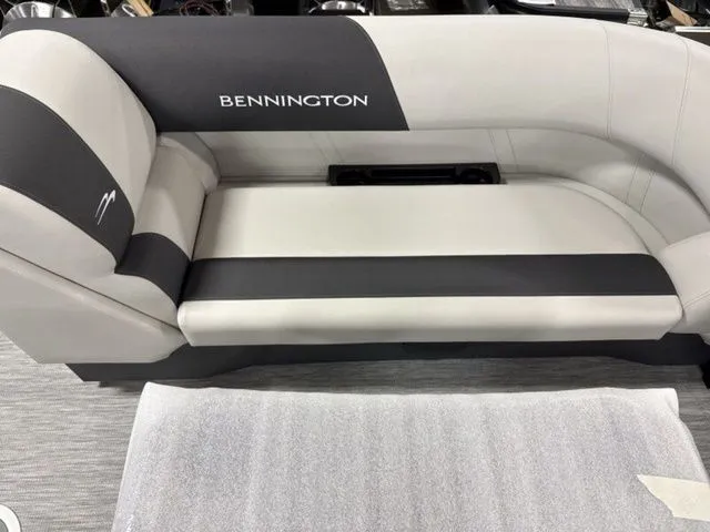 Slide: The Image of Bennington S Swingback 22 SSB Tritoon 2026 - 10