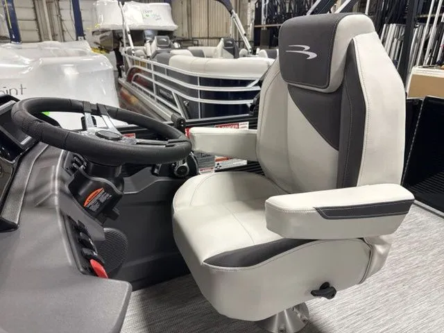 Slide: The Image of Bennington S Swingback 22 SSB Tritoon 2026 - 12