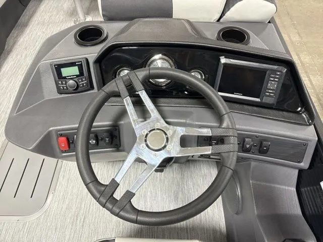 Slide: The Image of Bennington S Swingback 22 SSB Tritoon 2026 - 13