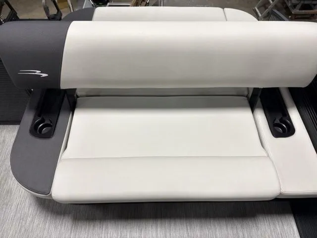 Slide: The Image of Bennington S Swingback 22 SSB Tritoon 2026 - 16