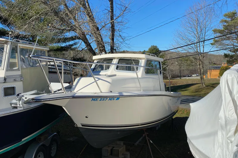 The Image of 2023 Defiance Admiral 250 EX boat on display outdoors. - 1