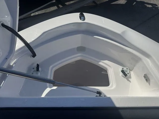 Slide: The Image of Yamaha 275SE 2025 - 10