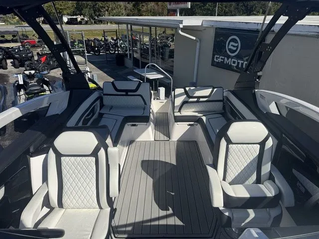 Slide: The Image of Yamaha 275SE 2025 - 12