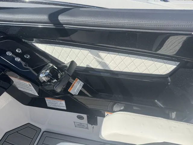 Slide: The Image of Yamaha 275SE 2025 - 19