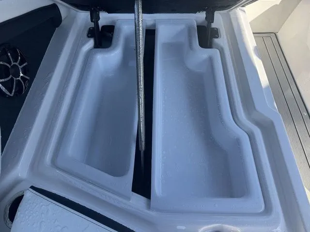 Slide: The Image of Yamaha 275SE 2025 - 25