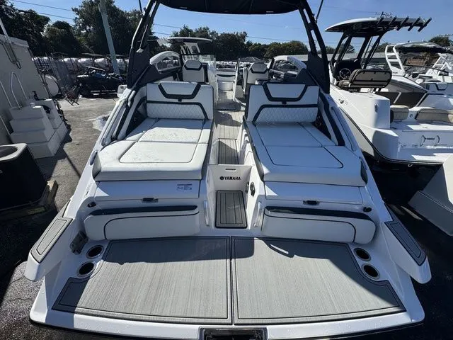 Slide: The Image of Yamaha 275SE 2025 - 3