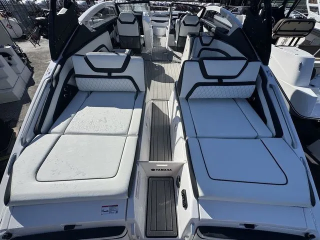 Slide: The Image of Yamaha 275SE 2025 - 5