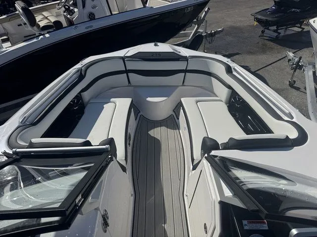 Slide: The Image of Yamaha 275SE 2025 - 8