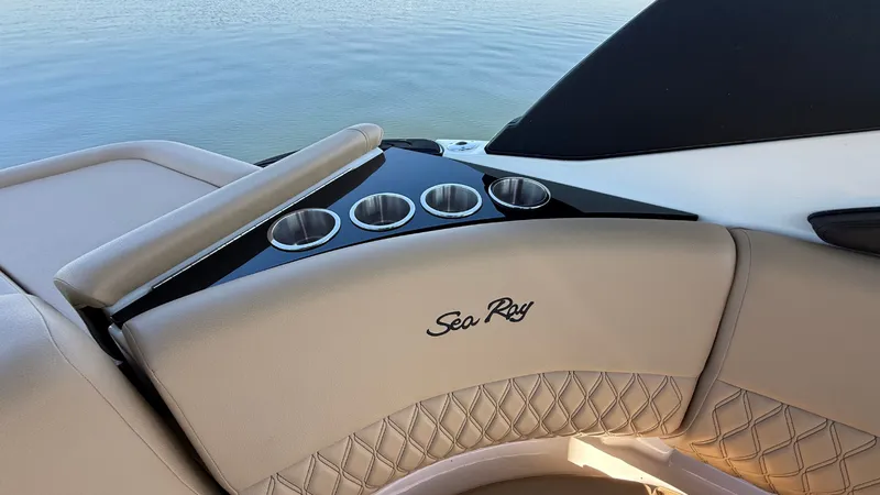 Slide: The Image of Sea Ray 260 SLX OUTBOARD 2023 - 15