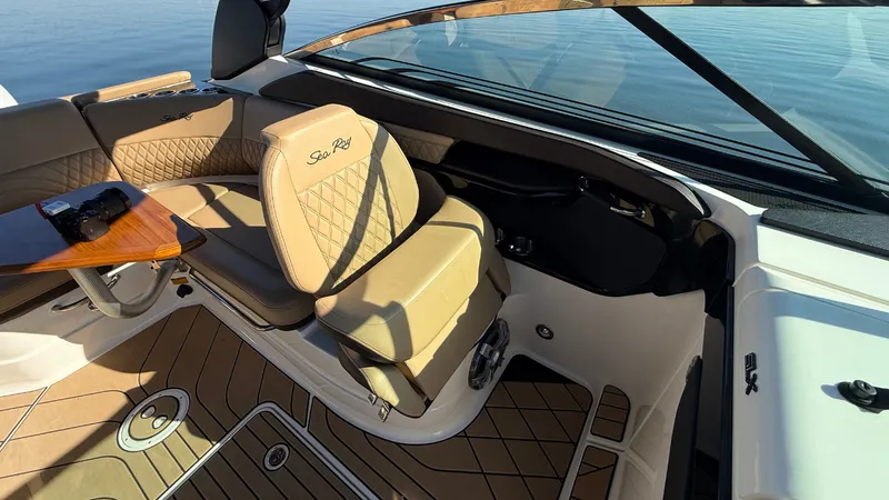 Slide: The Image of Sea Ray 260 SLX OUTBOARD 2023 - 23