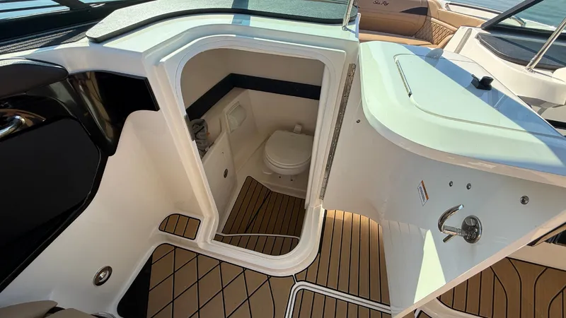 Slide: The Image of Sea Ray 260 SLX OUTBOARD 2023 - 25