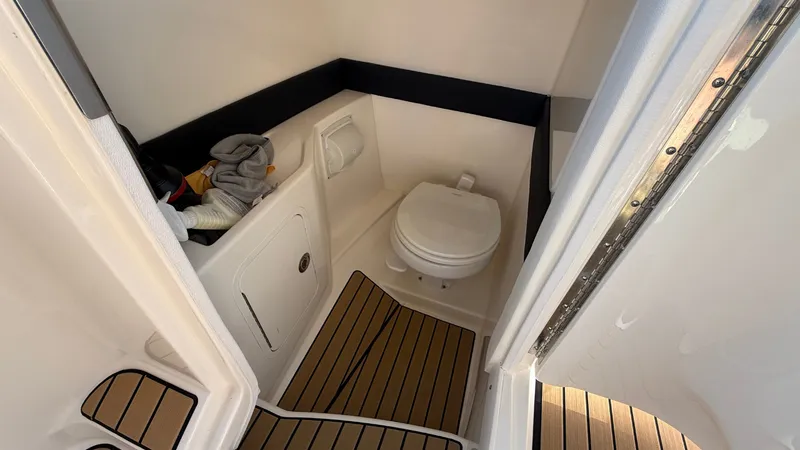 Slide: The Image of Sea Ray 260 SLX OUTBOARD 2023 - 26