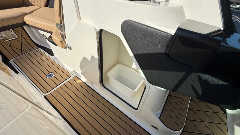 Slide: The Image of Sea Ray 260 SLX OUTBOARD 2023 - 27