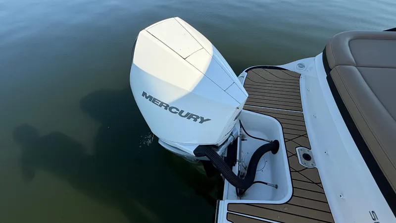 Slide: The Image of Sea Ray 260 SLX OUTBOARD 2023 - 9