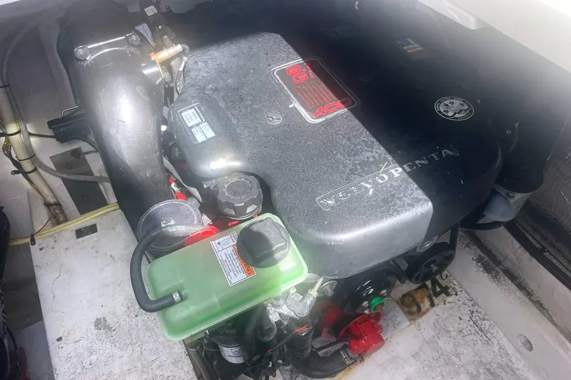 Slide: The Image of Cruisers 380 Express 2014 - 10