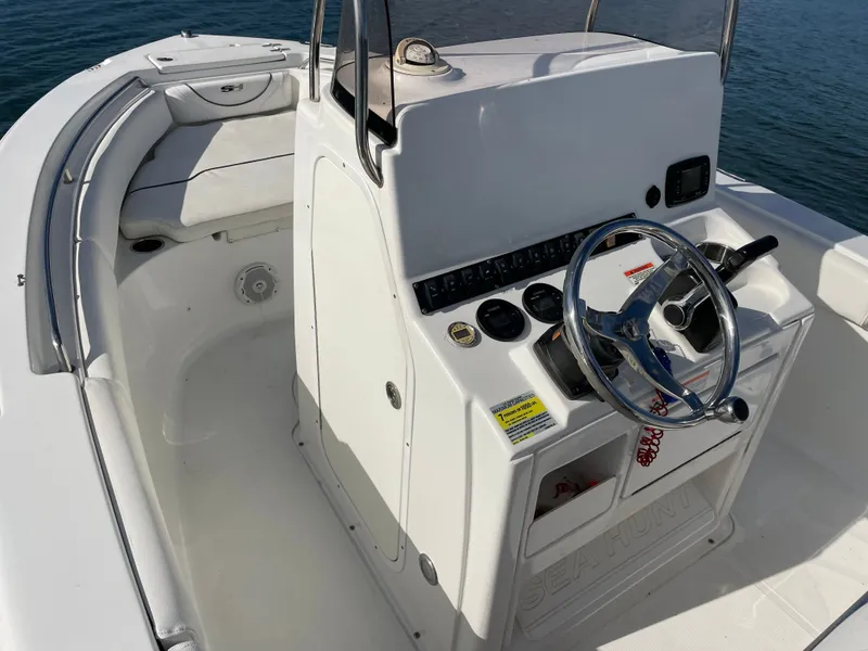 Slide: The Image of Sea Hunt Ultra 196 2016 - 40